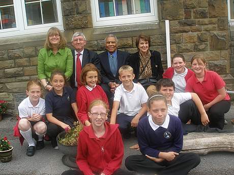 Paul Robeson Jr and Marilyn Robeson with Dr Hywel Francis MP and Mair Francis with Crymlyn School pupils